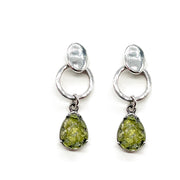 Pendientes de un aro con olivina